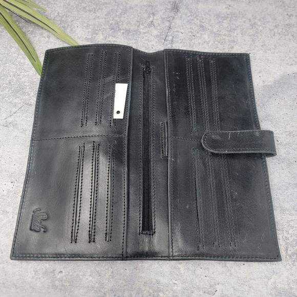 Sseko | Black Leather Clutch with Gold Accent - Picture 3 of 8